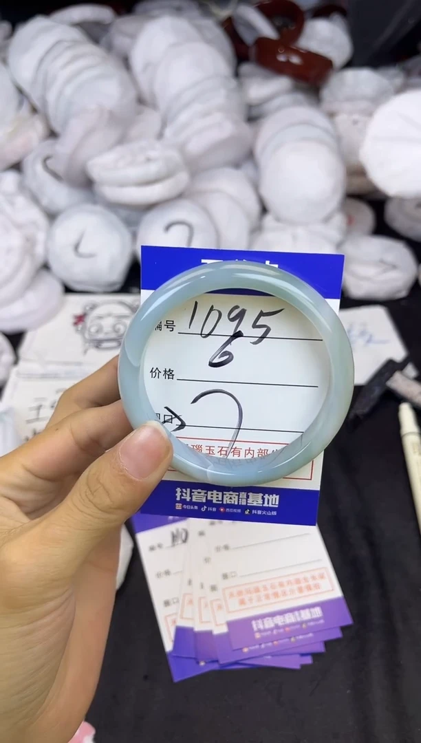 玛瑙/玉髓手镯未镶嵌1095