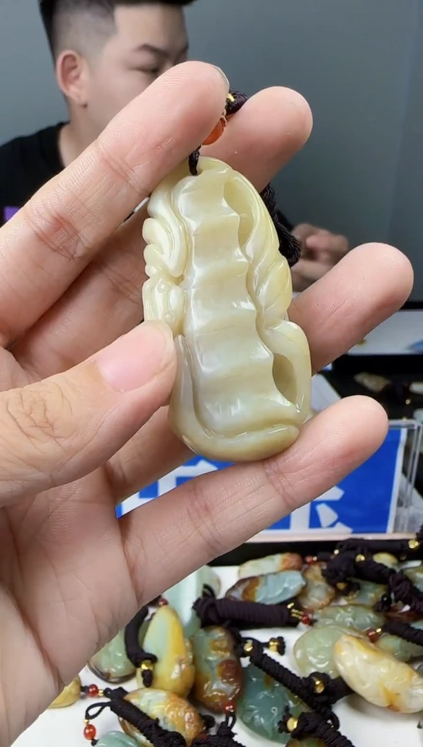 和田玉未镶嵌颈饰1