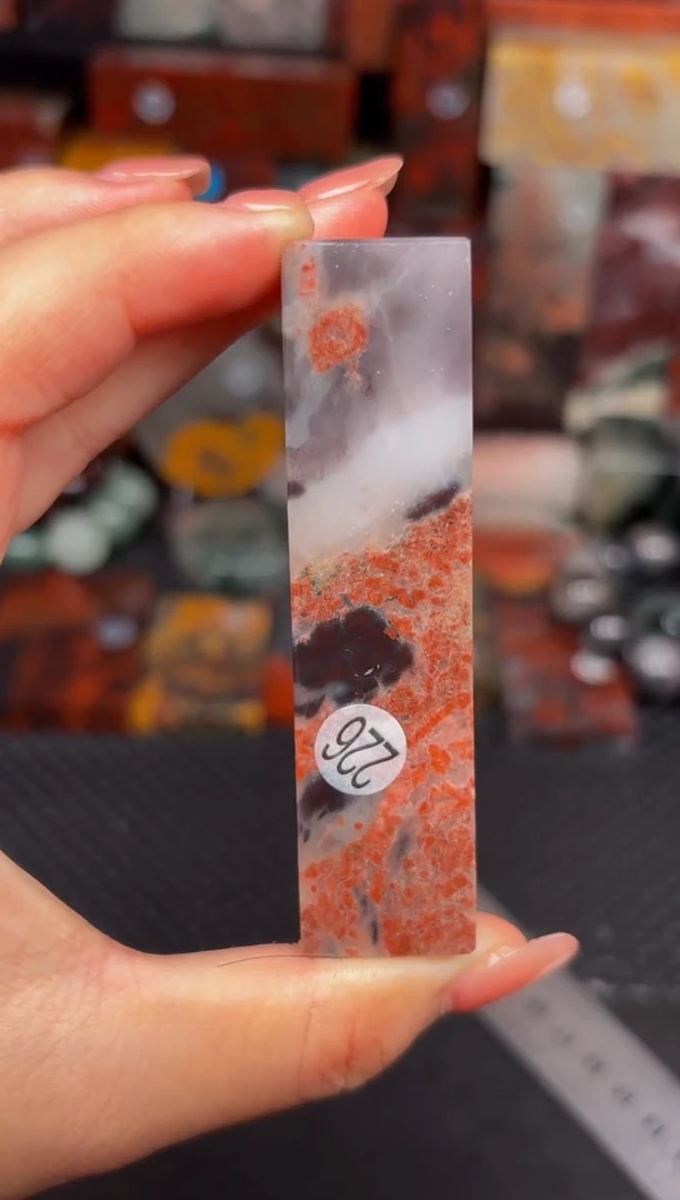 玉 桂林鸡血玉印章摆件 编号：226