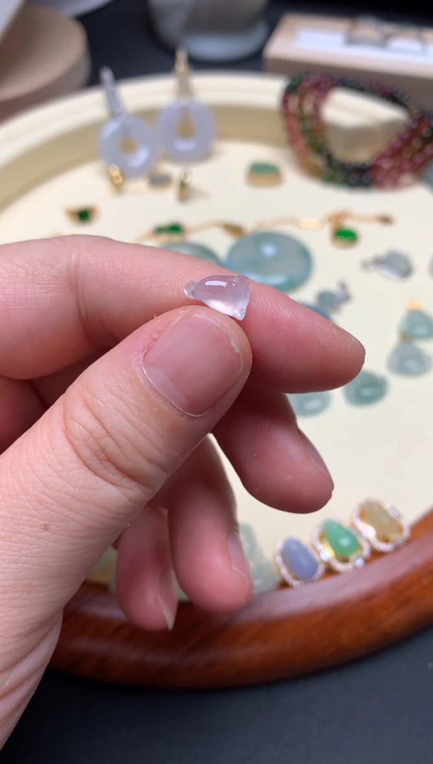 翡翠未镶嵌颈饰翡翠莲蓬