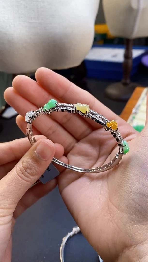 颈饰银S925镶嵌翡翠美***火16779