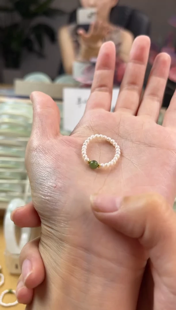 玛瑙/玉髓手镯未镶嵌珍珠和田玉戒指珍珠都是不规则的