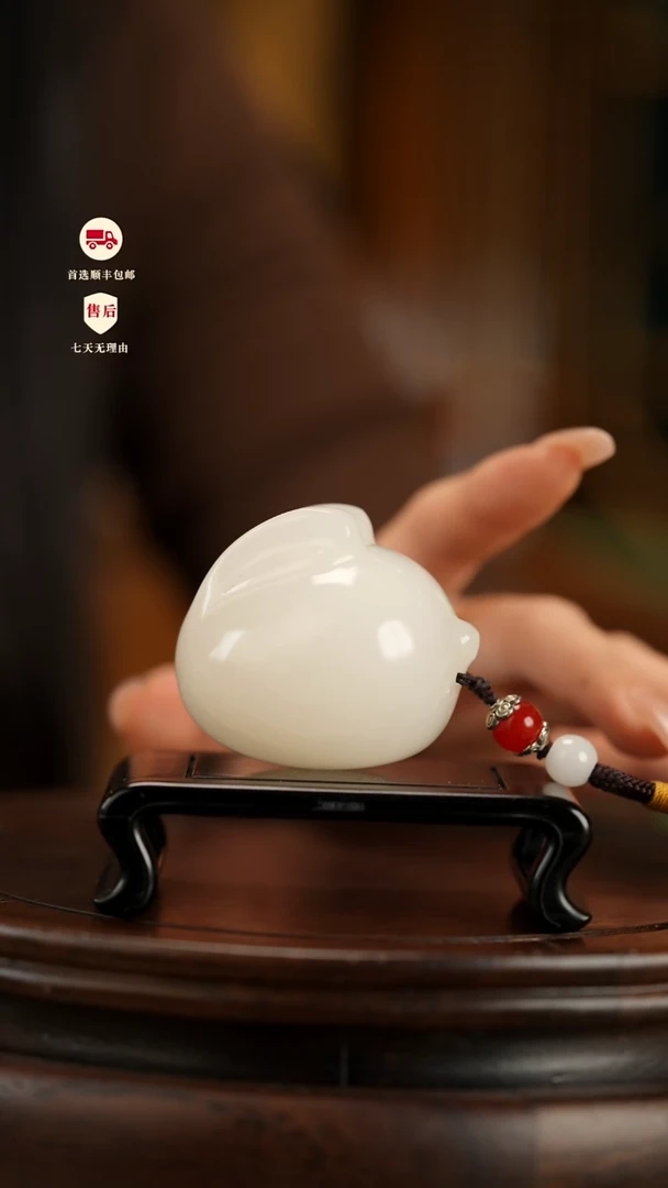 云南石荔枝白雕刻：前途无量手把件摆件