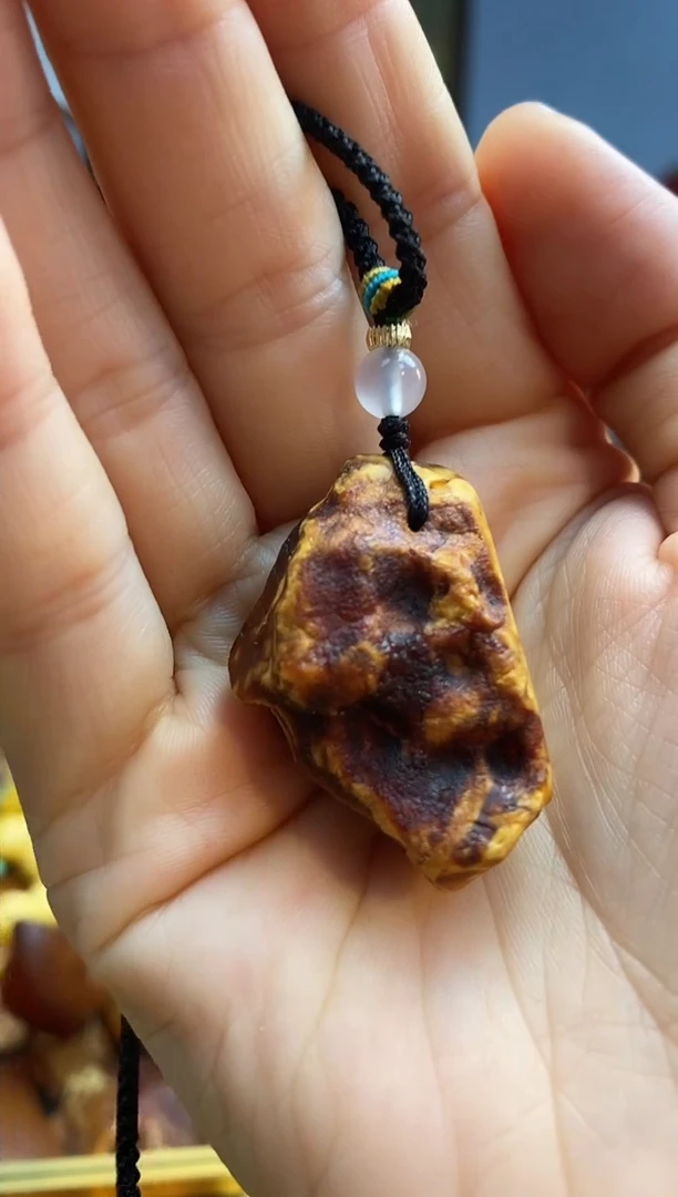 未镶嵌颈饰琥珀吊坠