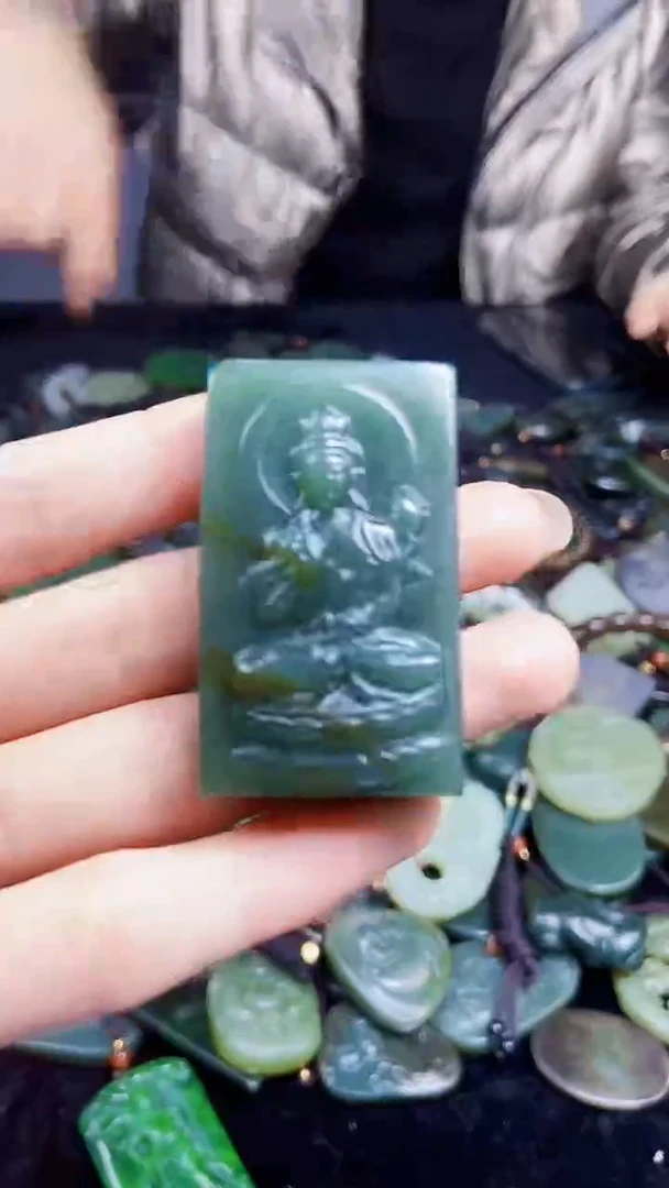 颈饰未镶嵌和田玉1