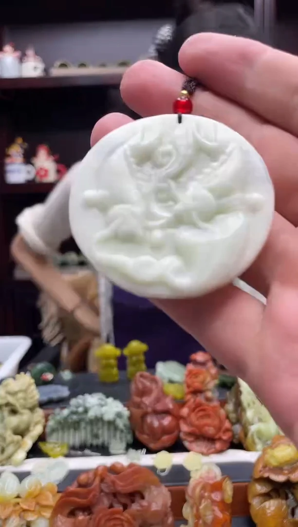 岫玉未镶嵌吊坠·