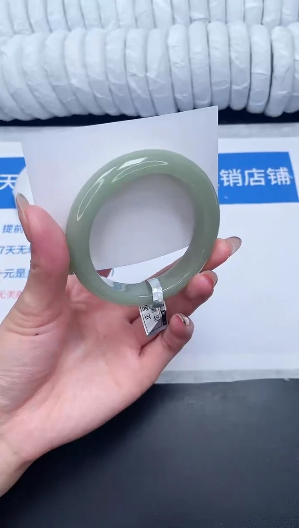 未镶嵌手镯石英质玉54-58.DK