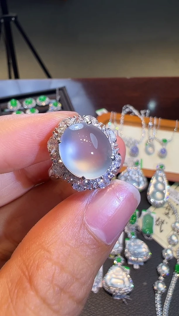 18K金镶嵌戒指翡翠翡翠