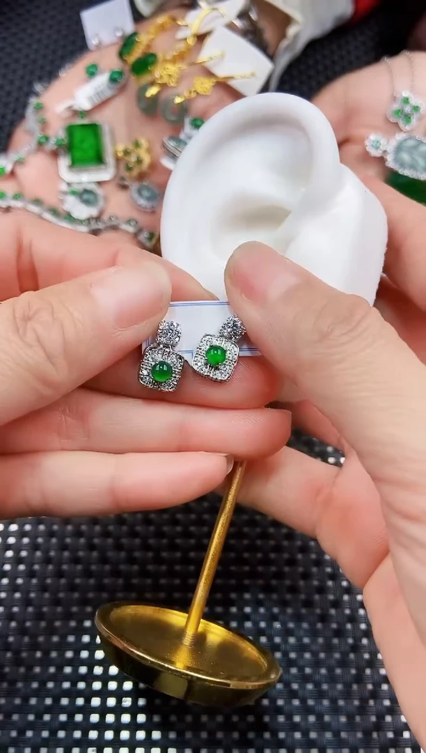 【闪购商品】翡翠耳饰未镶嵌11111111