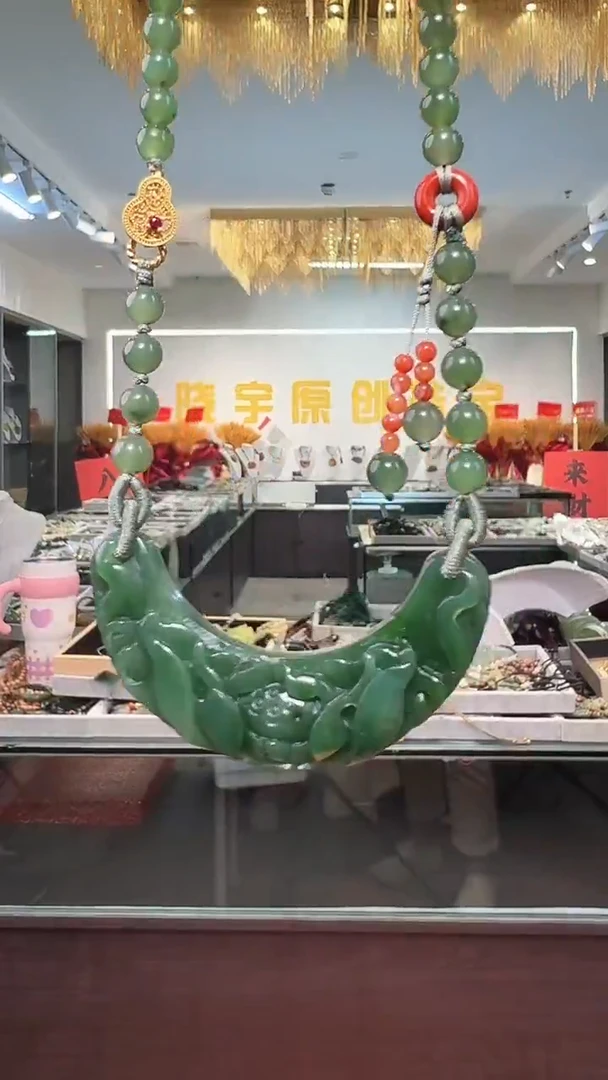 颈饰未镶嵌和田玉吊坠