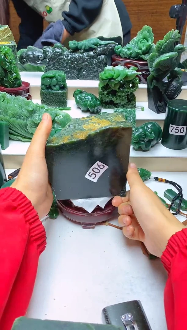 未镶嵌和田玉摆件1
