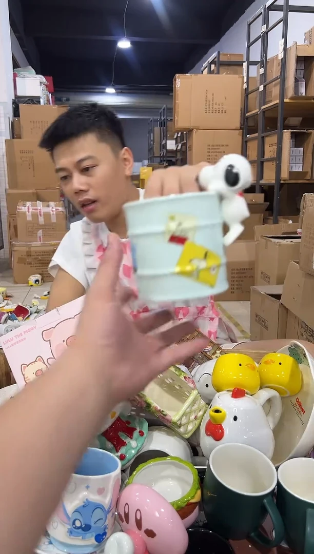 瓷片史努比油桶笔筒