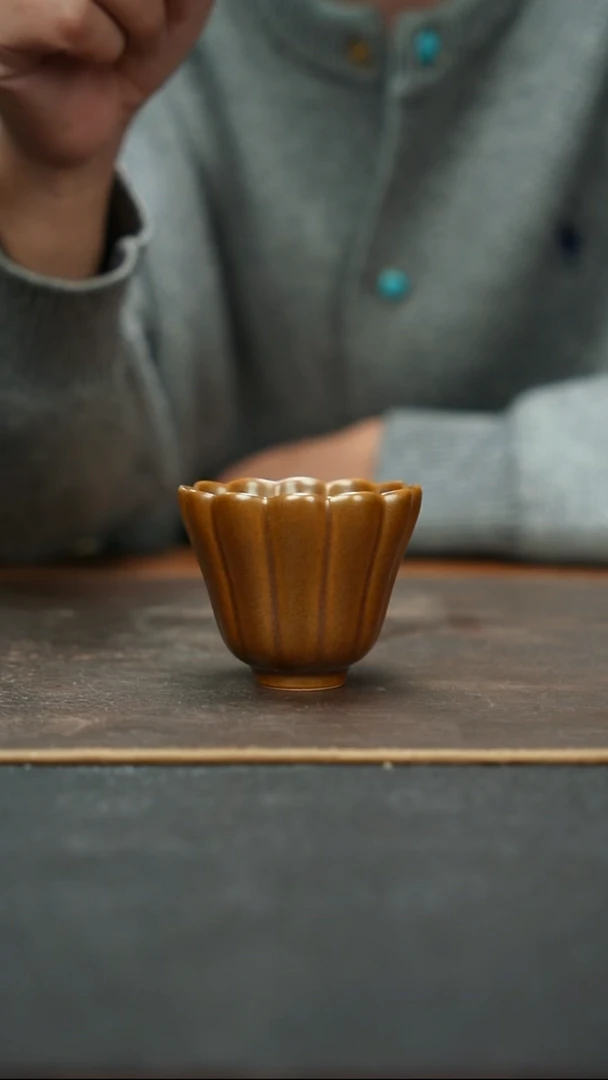 杯紫金釉全手工花口杯