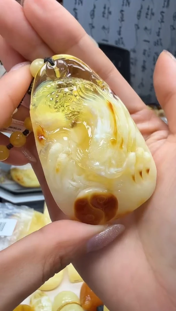 裸石琥珀未镶嵌如图
