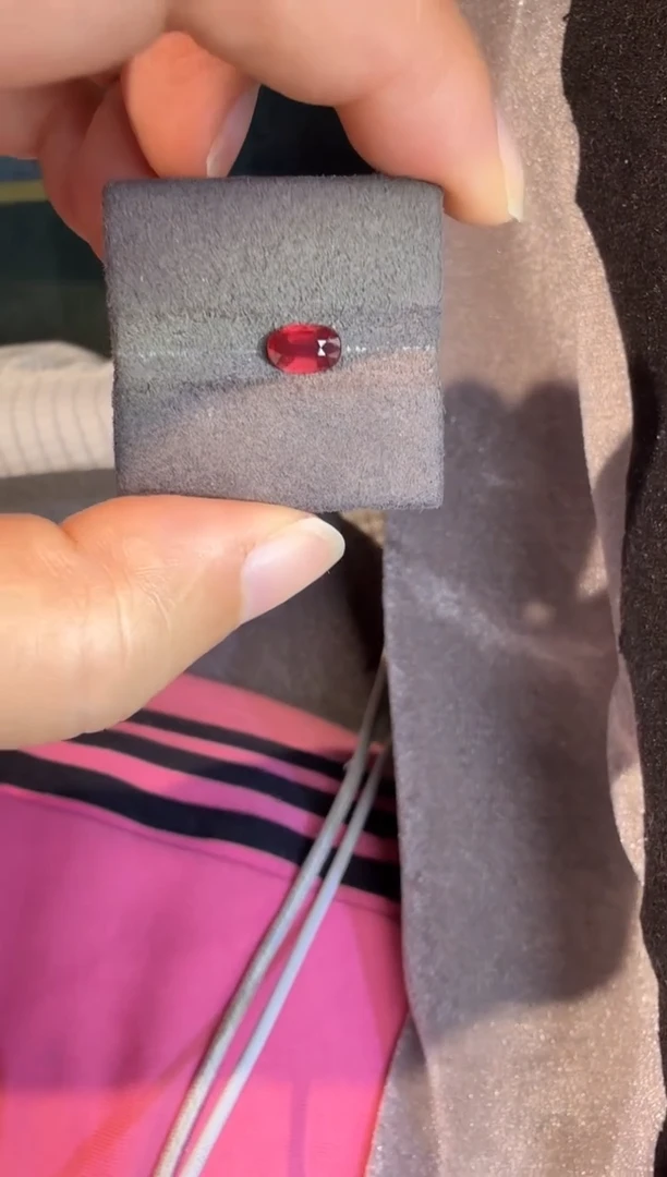 未镶嵌定制定制红宝石大**活天然0.9克拉无烧鸽血红吉尔德