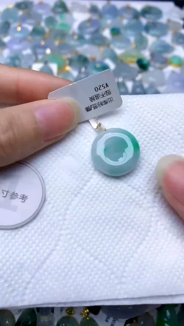 颈饰18K金镶嵌翡翠天然A货翡翠