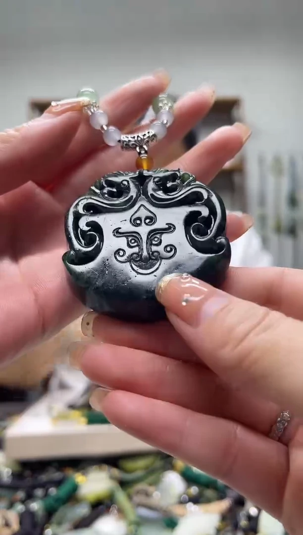 未镶嵌岫玉吊坠`