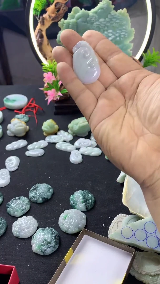 翡翠未镶嵌吊坠(不含链)翡翠