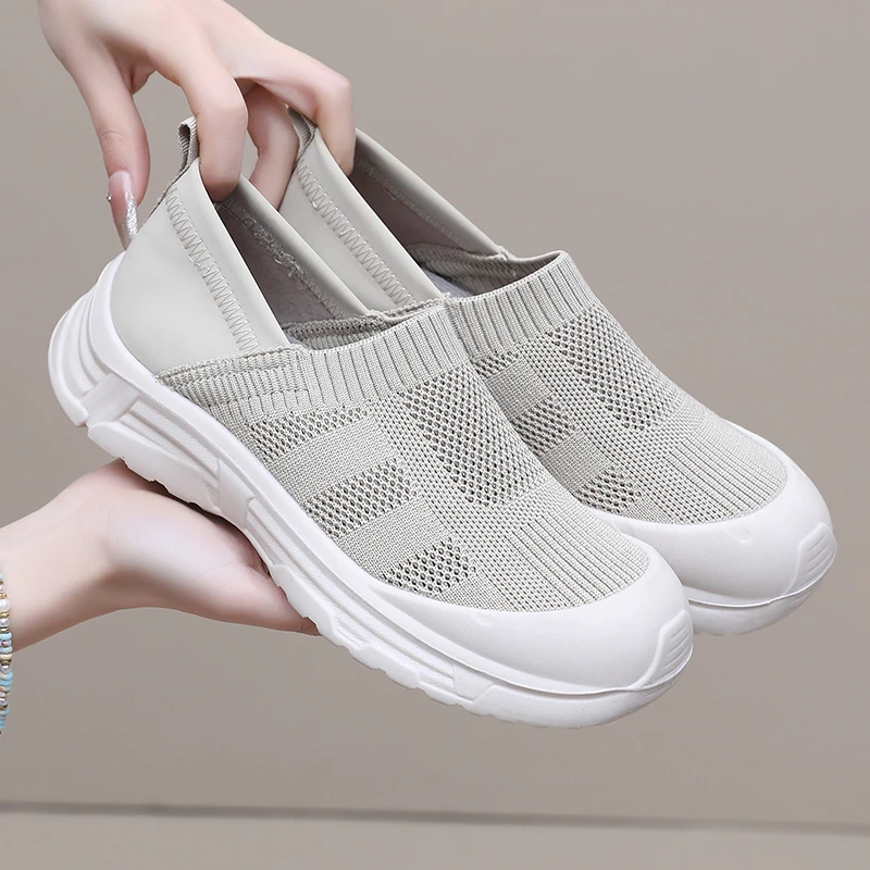 2025春秋季新款软底浅口一脚蹬老北京布鞋透气轻便妈妈鞋舒适女鞋