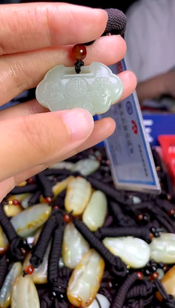 未镶嵌和田玉挂件1