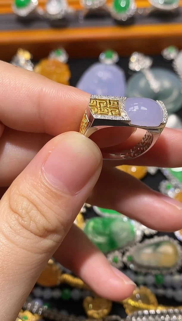 翡翠戒指18K金镶嵌翡翠