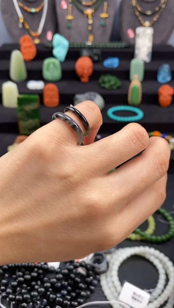 手串未镶嵌和田玉青花戒圈一对