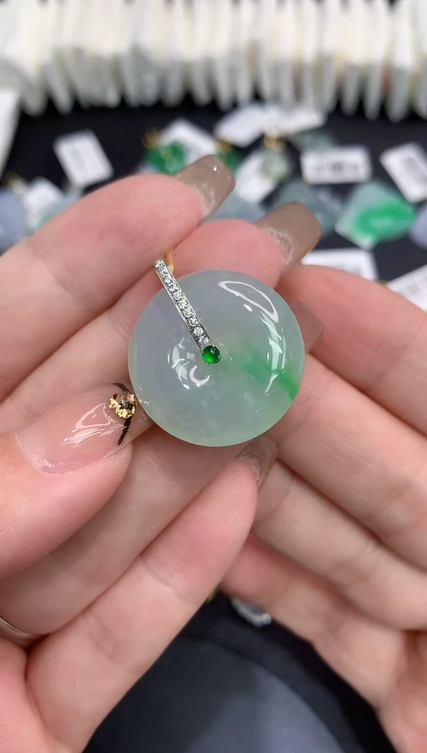 吊坠(不含链)18K金镶嵌翡翠111