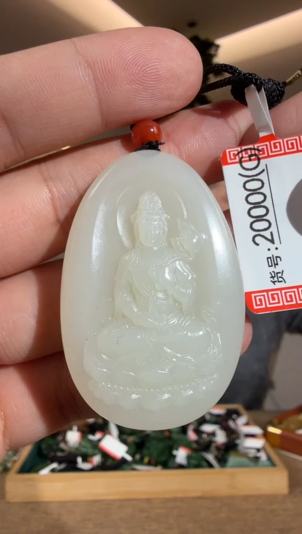 颈饰18K金镶嵌和田玉用****6G