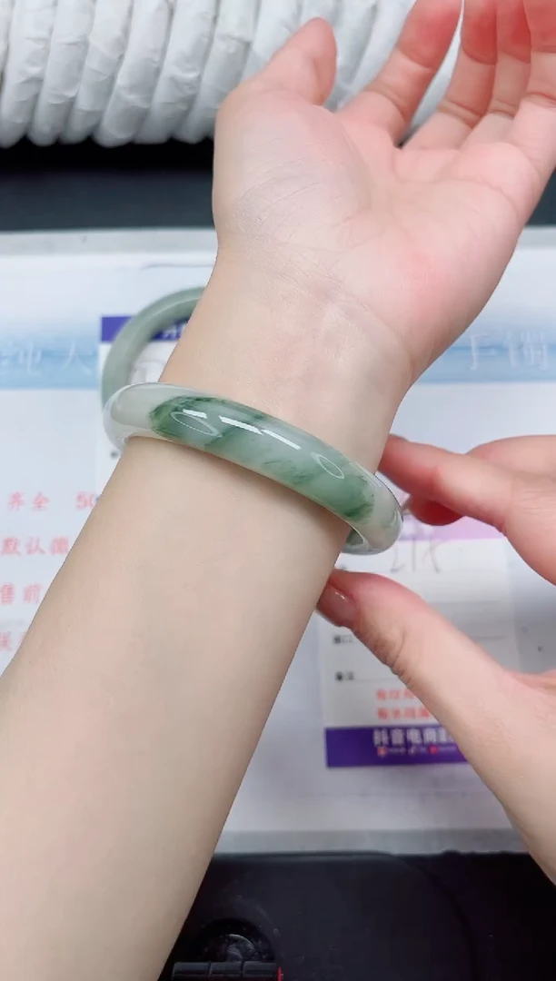 【闪购商品】石英质玉手镯未镶嵌215-59