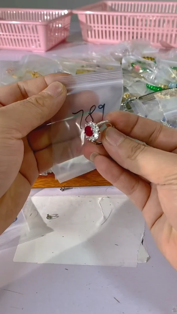 【闪购商品】水晶颈饰银S925镶嵌789红宝，蓝宝，多样性发一件赠链