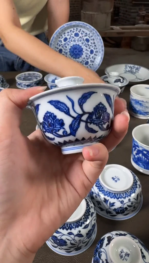 杯子三方器合青花牡丹盖碗