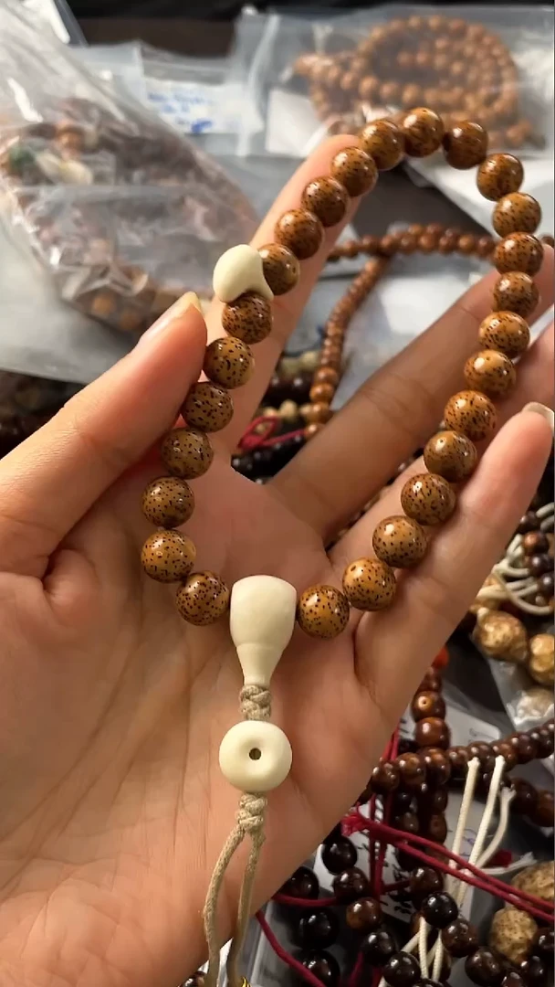 手串星月菩提精工级浅珀圆珠10手持