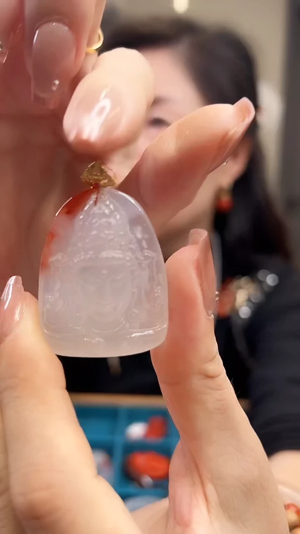 18K金镶嵌吊坠南红玛瑙/度母