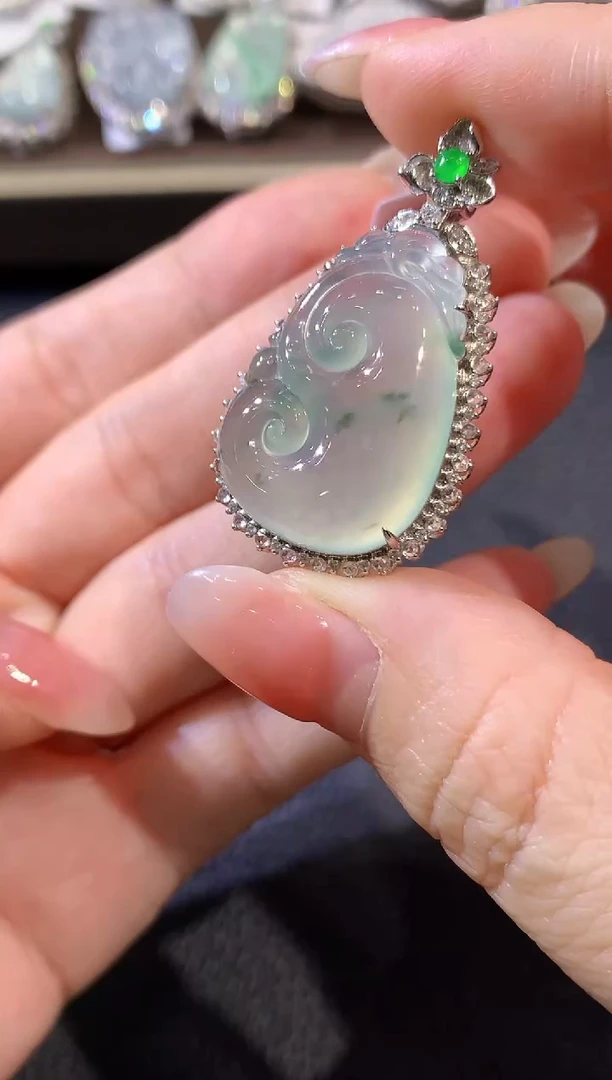 吊坠(不含链)18K金镶嵌翡翠A61