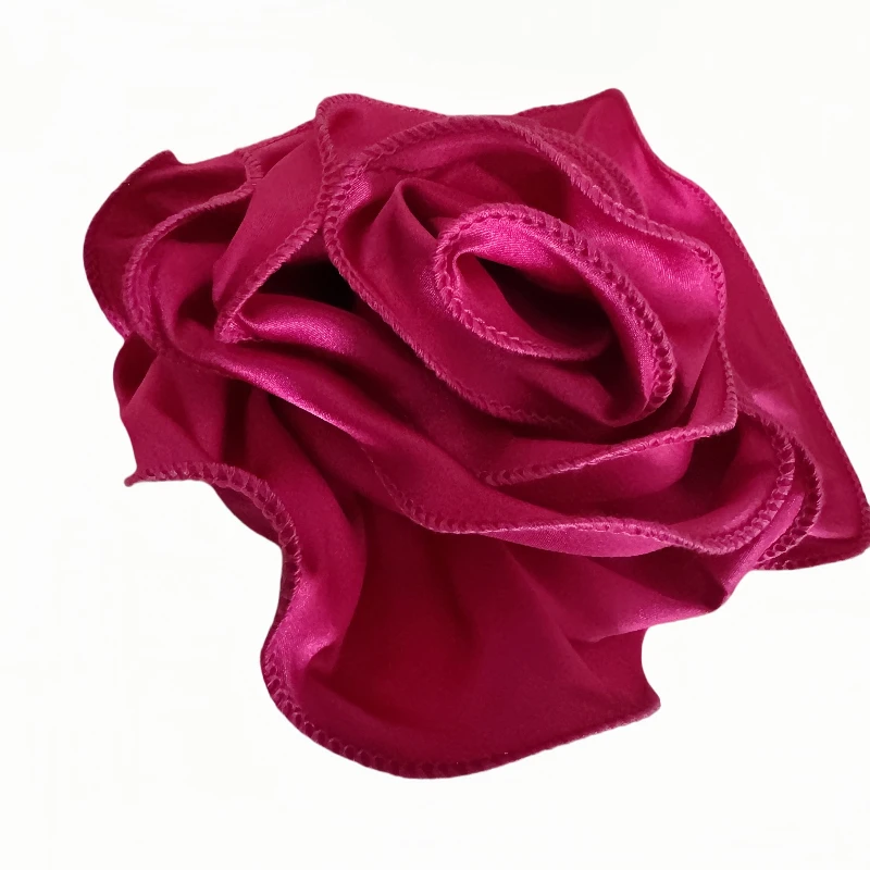 精美玫红色玫瑰花胸针