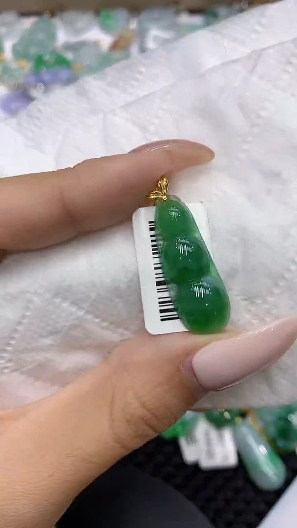 颈饰18K金镶嵌翡翠111111111111