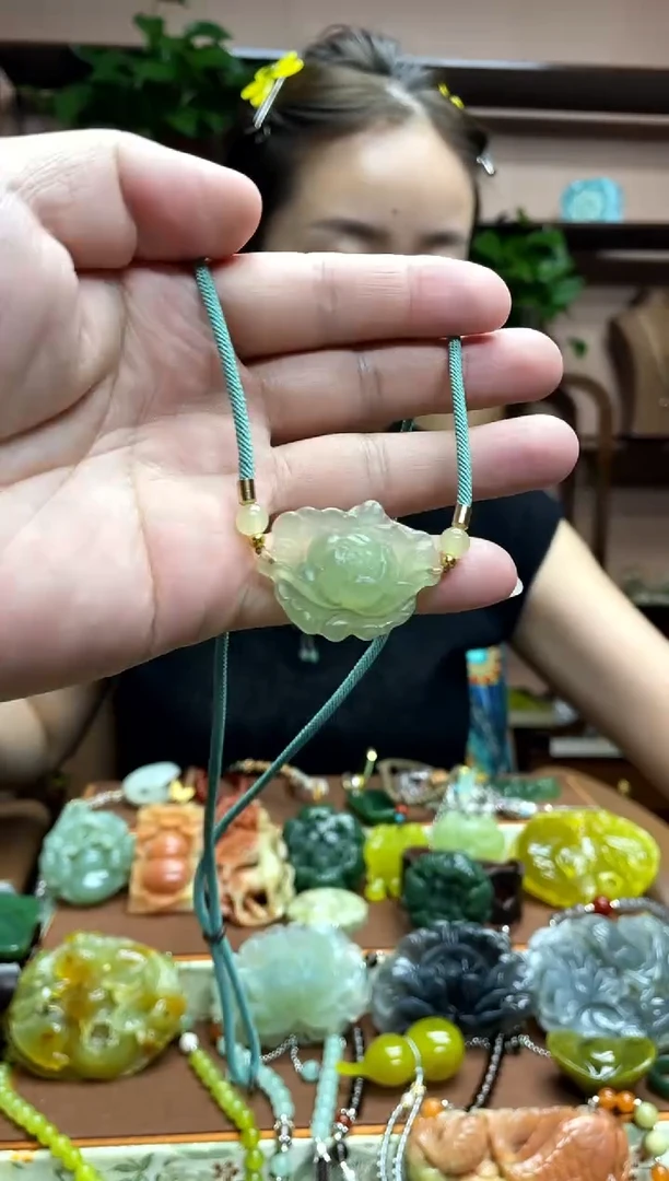 未镶嵌岫玉吊坠·1