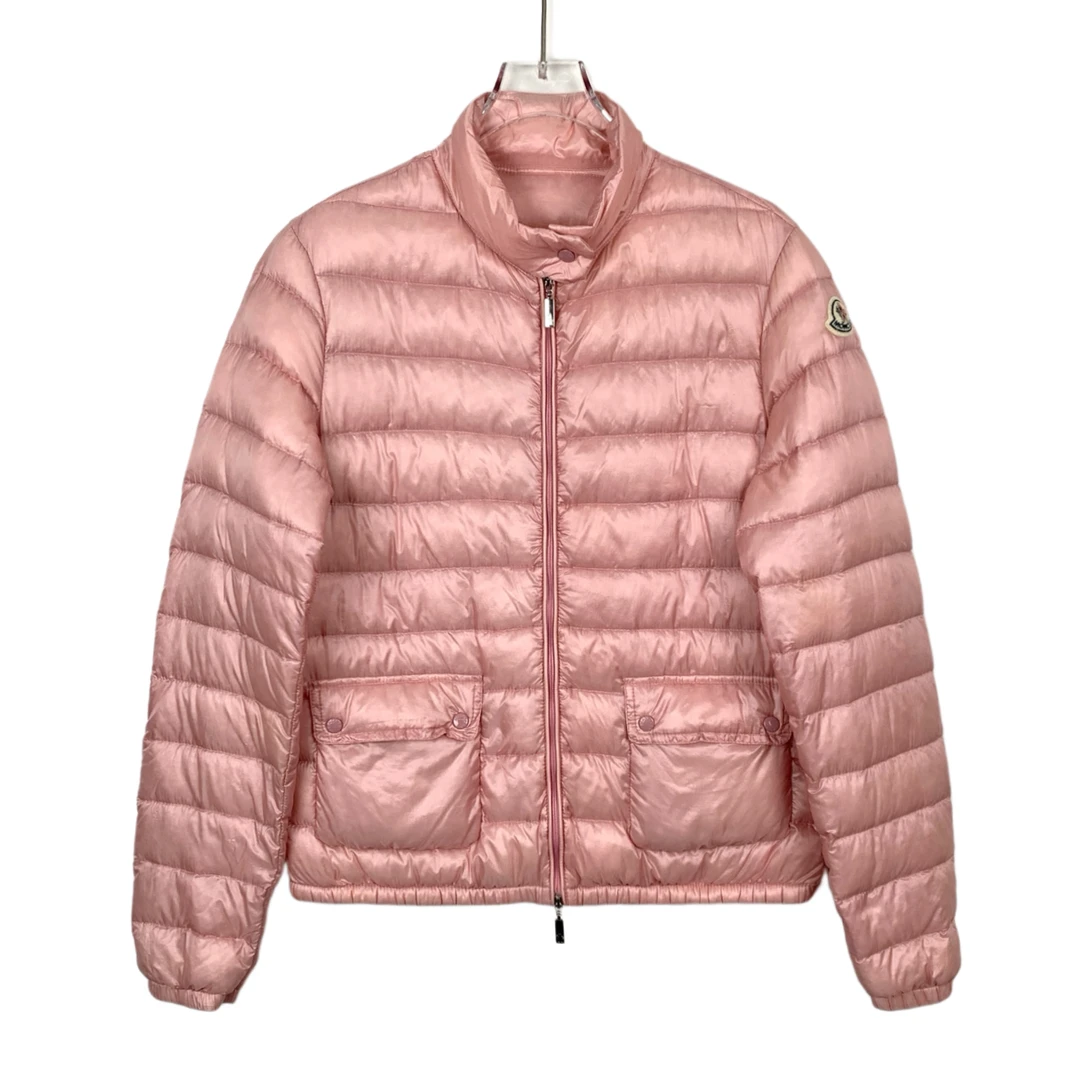 H10038 Moncler 蒙口Lans粉色徽标贴饰羽绒服拉链外套 2 M码 99新