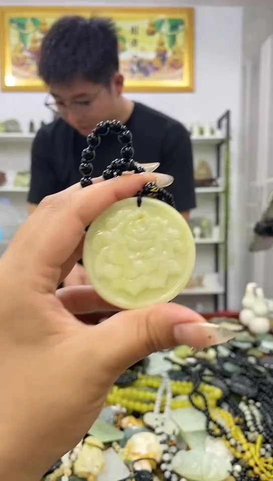 岫玉未镶嵌吊坠