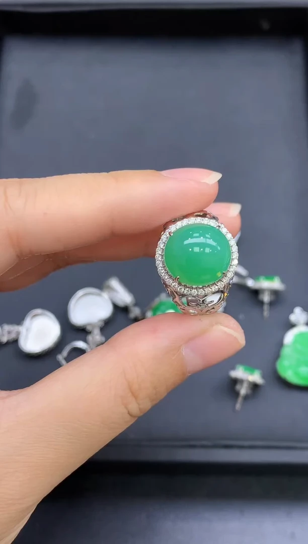 18K金镶嵌戒指翡翠696-中国好珍宝