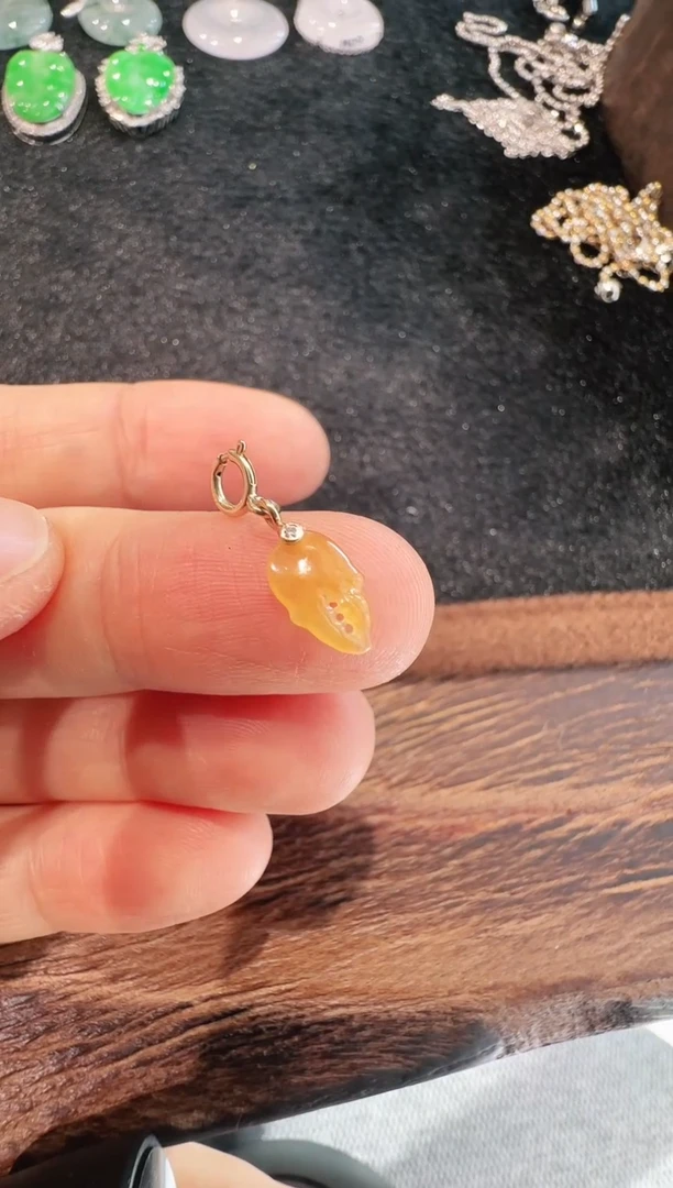 颈饰18K金镶嵌翡翠?**?00000480