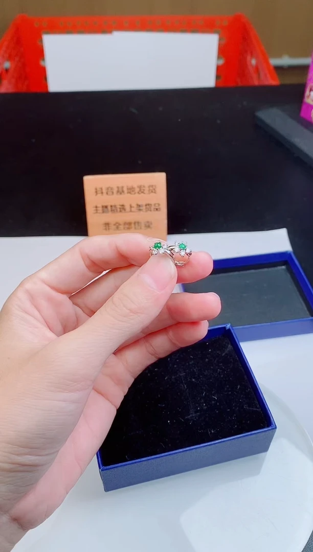 颈饰未镶嵌翡翠   ·