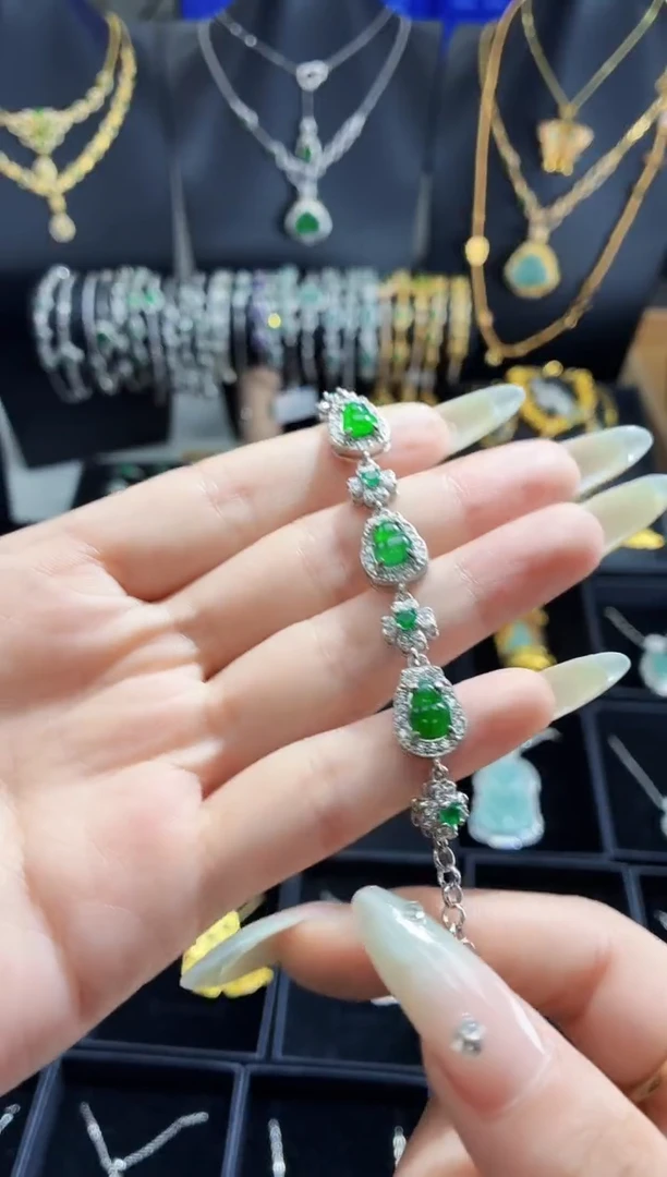 翡翠未镶嵌吊坠(不含链)天然翡翠a货 多样性发其一