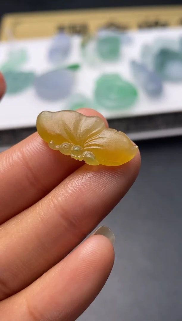 定制翡翠未镶嵌翡翠毛货多样性发其一