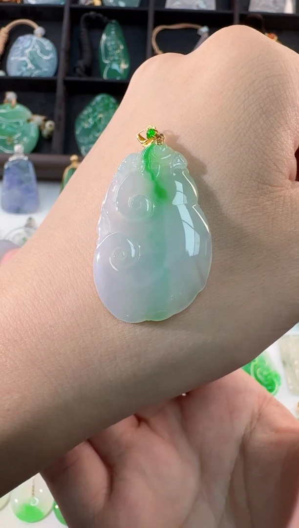 颈饰18K金镶嵌翡翠缅甸A货翡翠