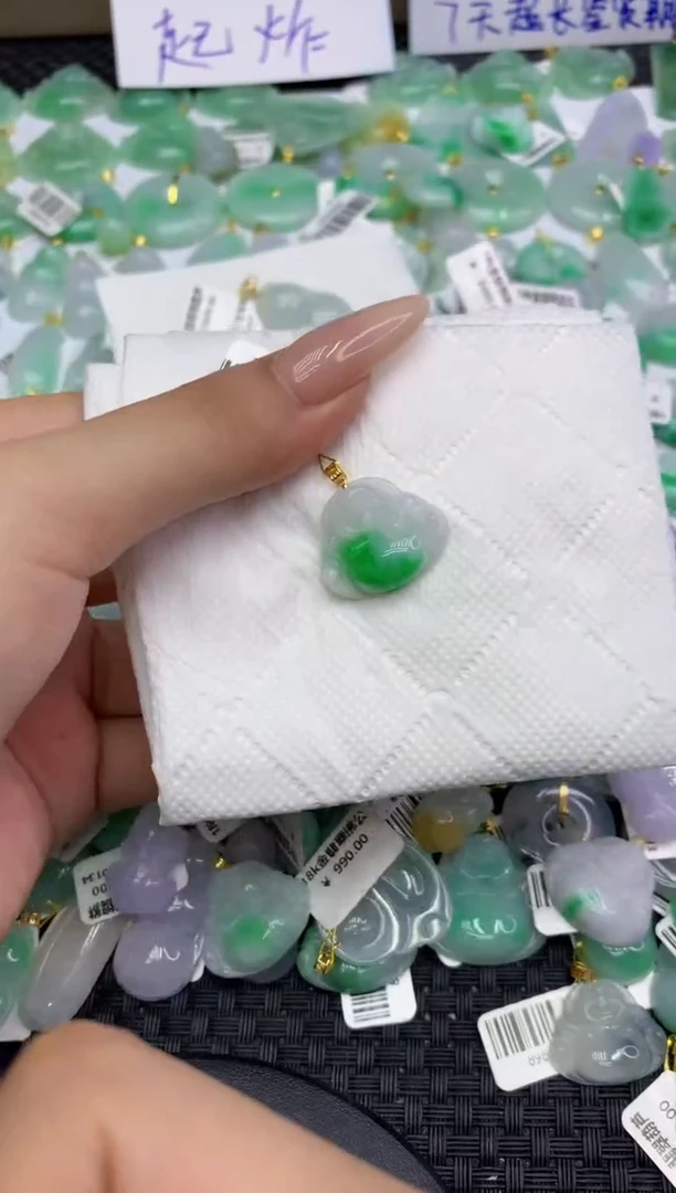 翡翠18K金镶嵌颈饰11111111