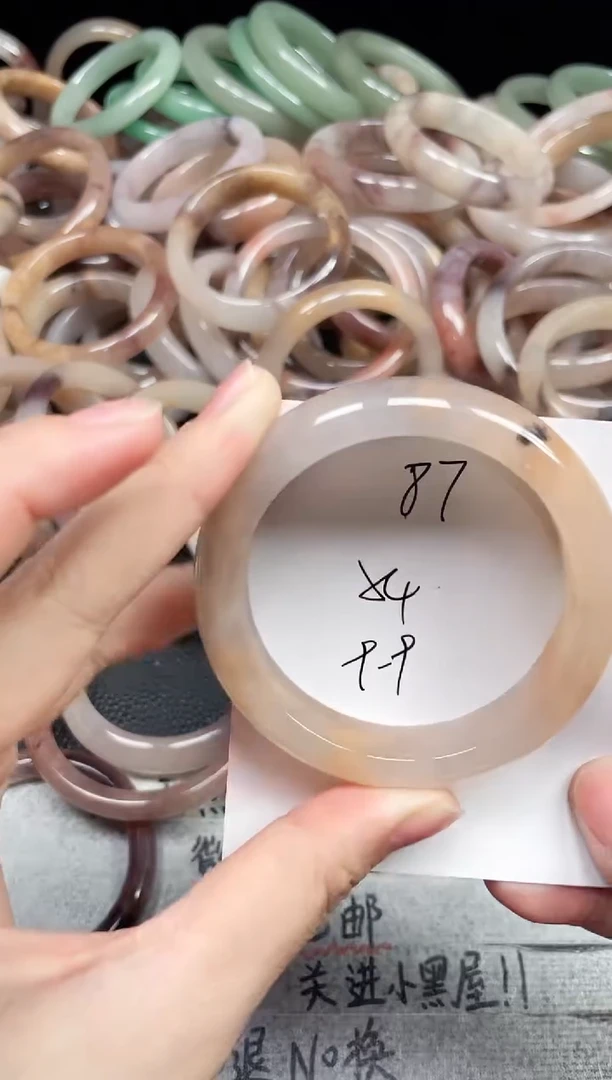 未镶嵌手镯石英质玉87