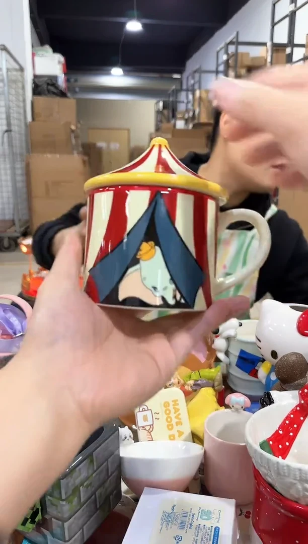 瓷片小飞象带盖杯