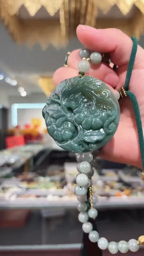 未镶嵌岫玉颈饰吊坠