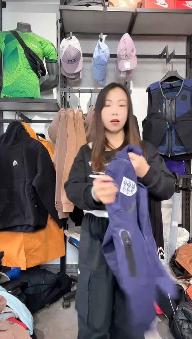 1373  编码 瑕疵款直播间过款为准 尺码